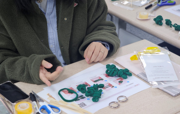 본그룹 임직원 봉사단 -그룹홈 수험생을 위한 응원 키트 만들기