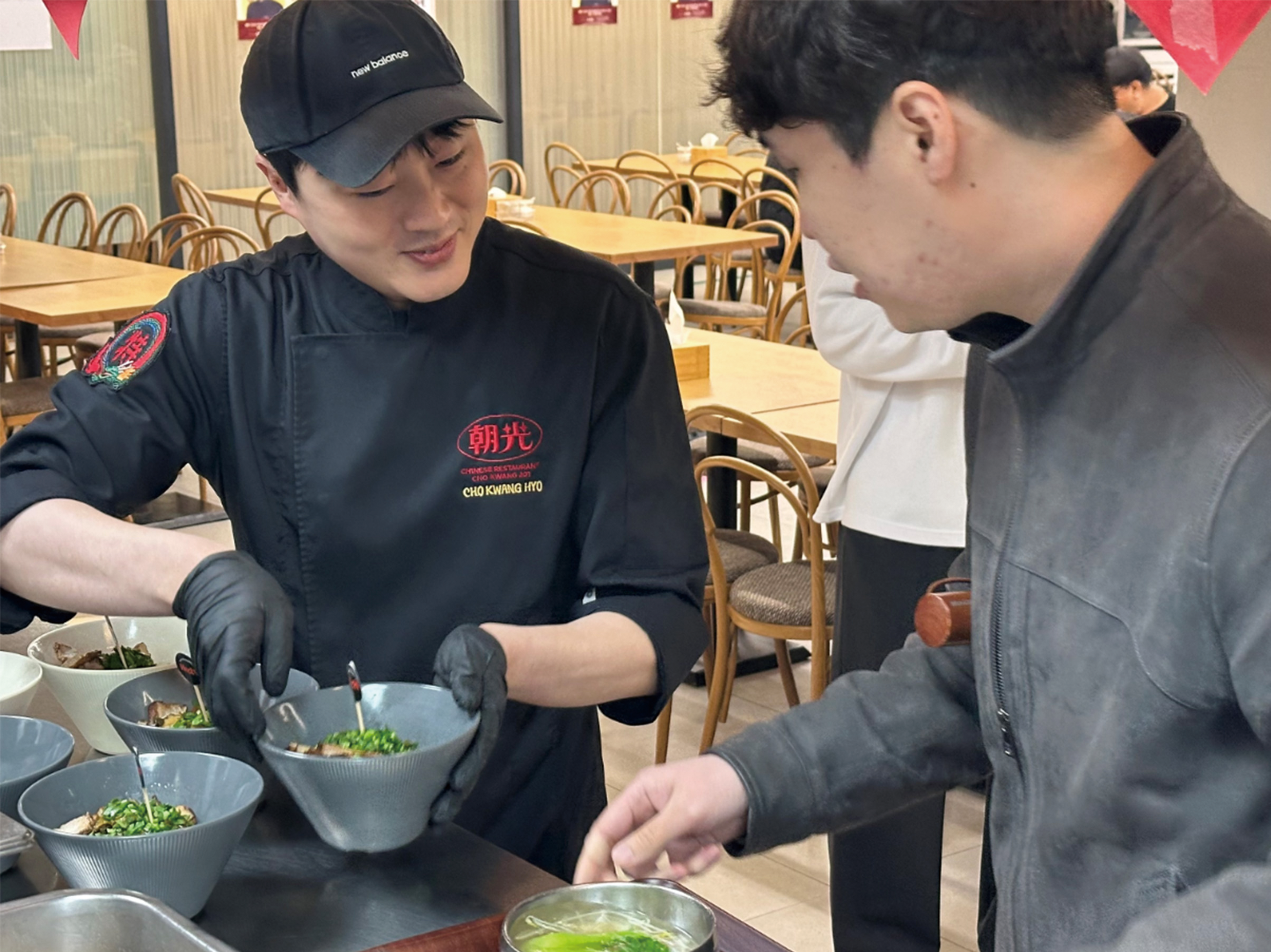 본우리집밥, 헥토그룹서 ‘흑백요리사’ 조광효 셰프 특식 이벤트… “구내식당에 나타난 만찢남”
